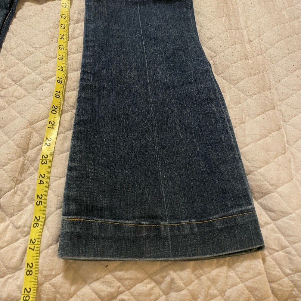 Womens Seven Jeans. Flare jeans size 25 length 27.5 and are super cute